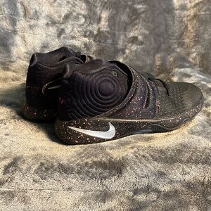 Nike Kyrie 2 “Wolf Pack”